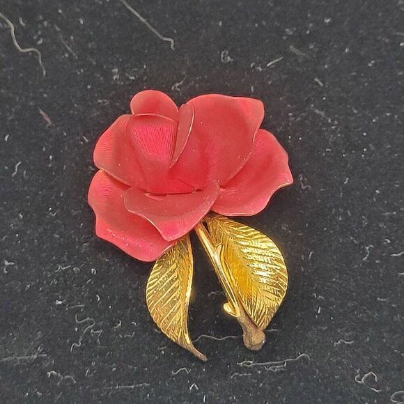 Vintage Signed Gerrito Red Satin Enamel Rose Brooch Pin Gold Leaves Flower Gift - Picture 1 of 8